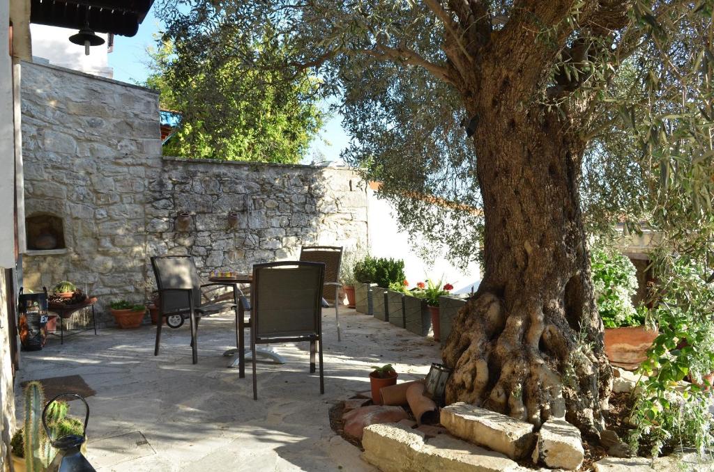 Vouni Lodge