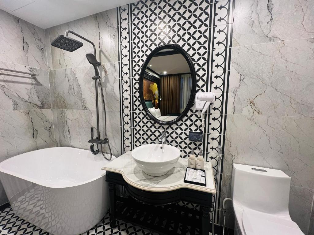 Grand Hotel Trịnh Văn Bô