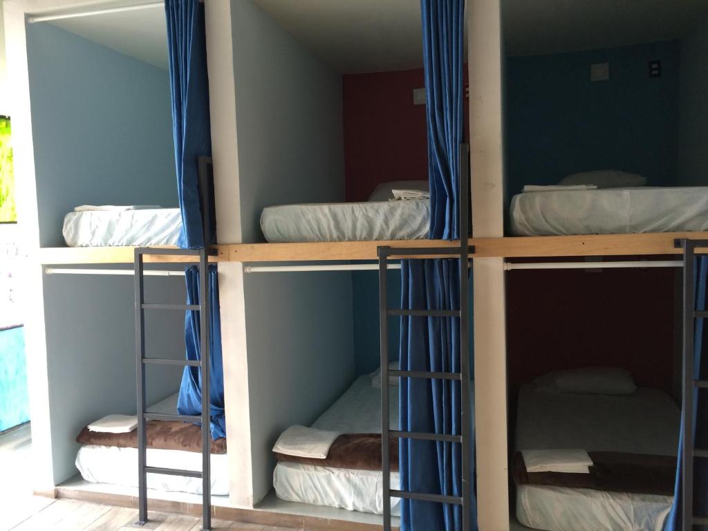 Номер (Кровать в общем 8-местном номере для мужчин), Capsule Hostel