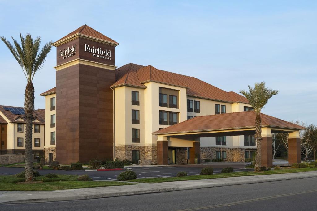 Fairfield by Marriott Inn & Suites Fresno River Park image