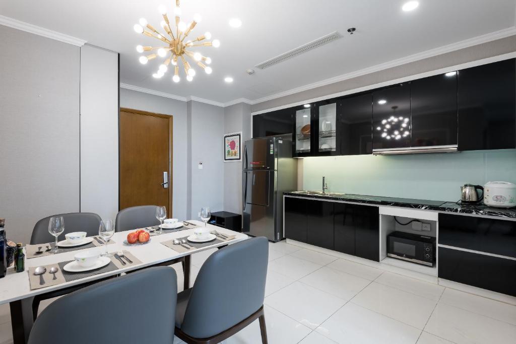 VINHOMES LANDMARK CONDOTEL SUITE