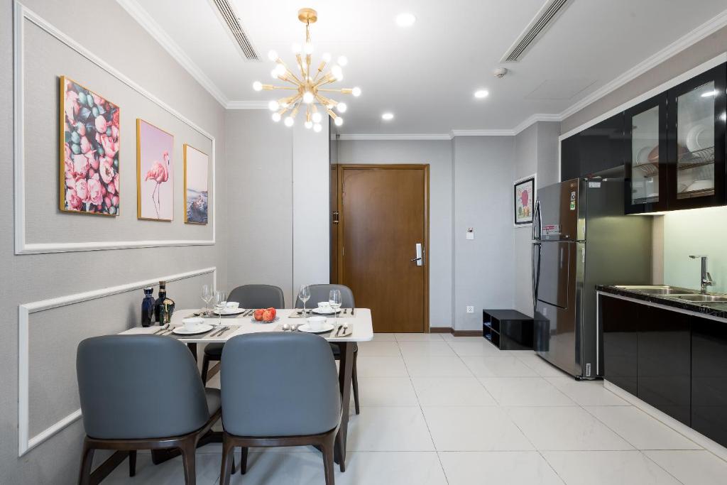 VINHOMES LANDMARK CONDOTEL SUITE