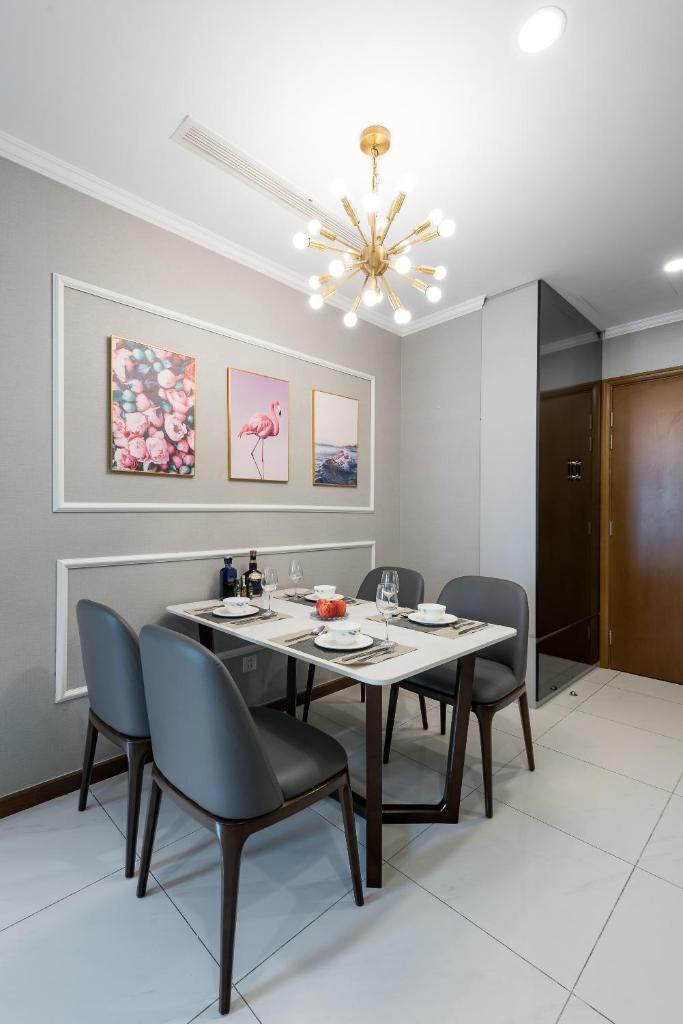 VINHOMES LANDMARK CONDOTEL SUITE