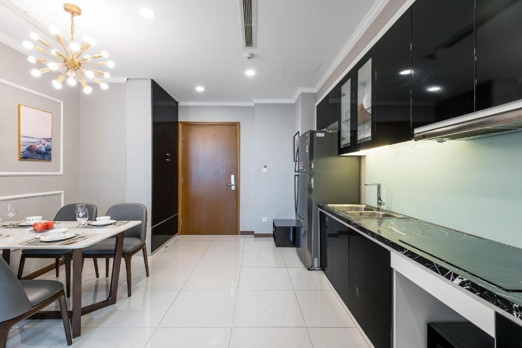VINHOMES LANDMARK CONDOTEL SUITE