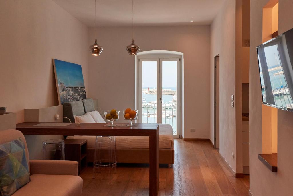 Suite Home Trani - Tap to explore photos