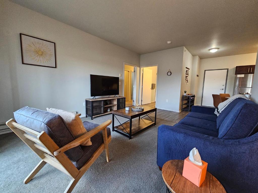 HUGE Apartment, 2 Bedroom, 2 Bathroom, Park Free image