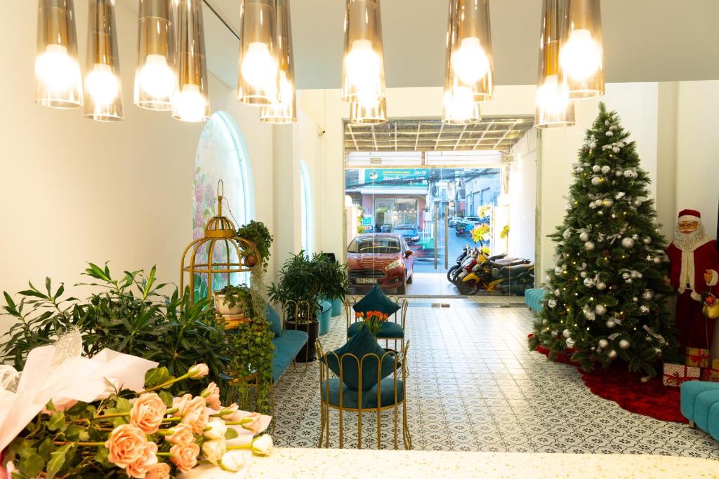 Tea leaf Hotel