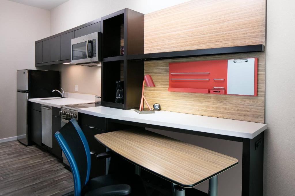 Towneplace Suites Kansas City Airport image