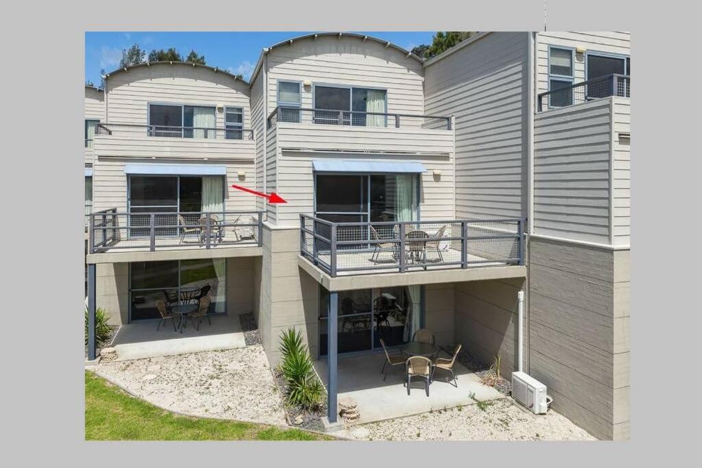 Corrigans Beach View Apartment 211 photo 2