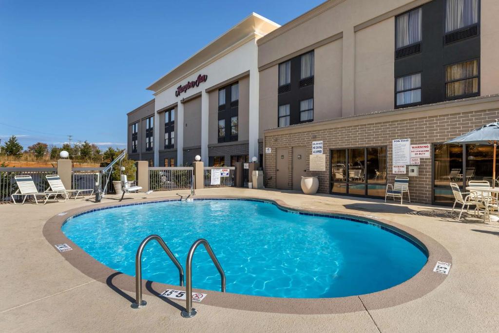 Hampton Inn Mebane image