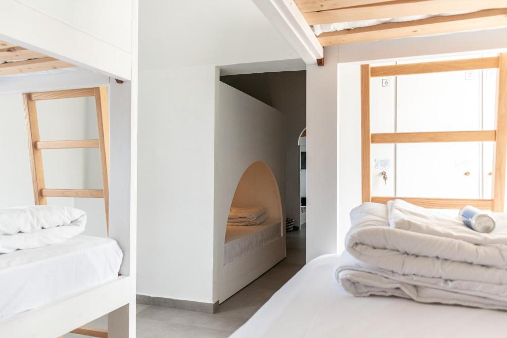 Central Oia Hostel - Tap to explore photos
