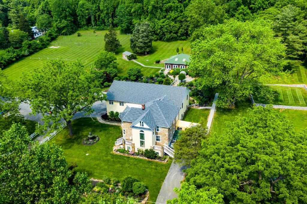 Stone Manor Boutique Inn image