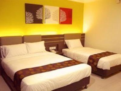 GM Holiday Hotel photo 2