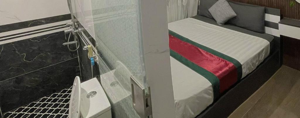 Old Quarter hotel Alley 22 hang Voi