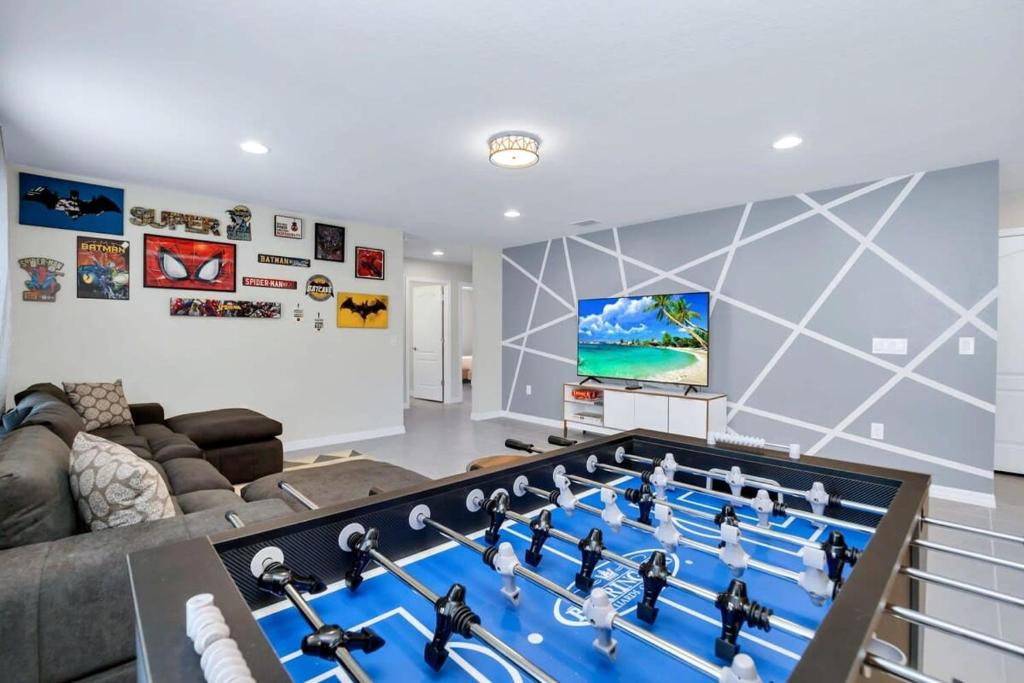 Exquisite, Spacious and Close to Disney 6 BD Home #6ws483 image