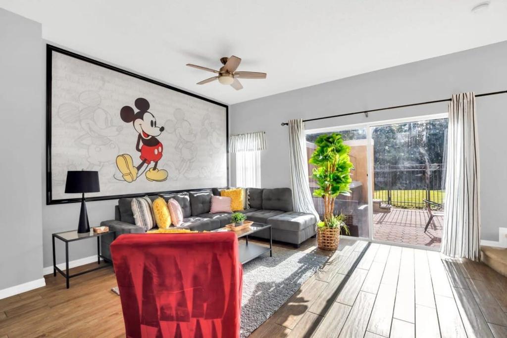 Newly Renovated Stylish Villa, With Star Wars, Mickey and Safari Themed Rooms #3tv4706 image