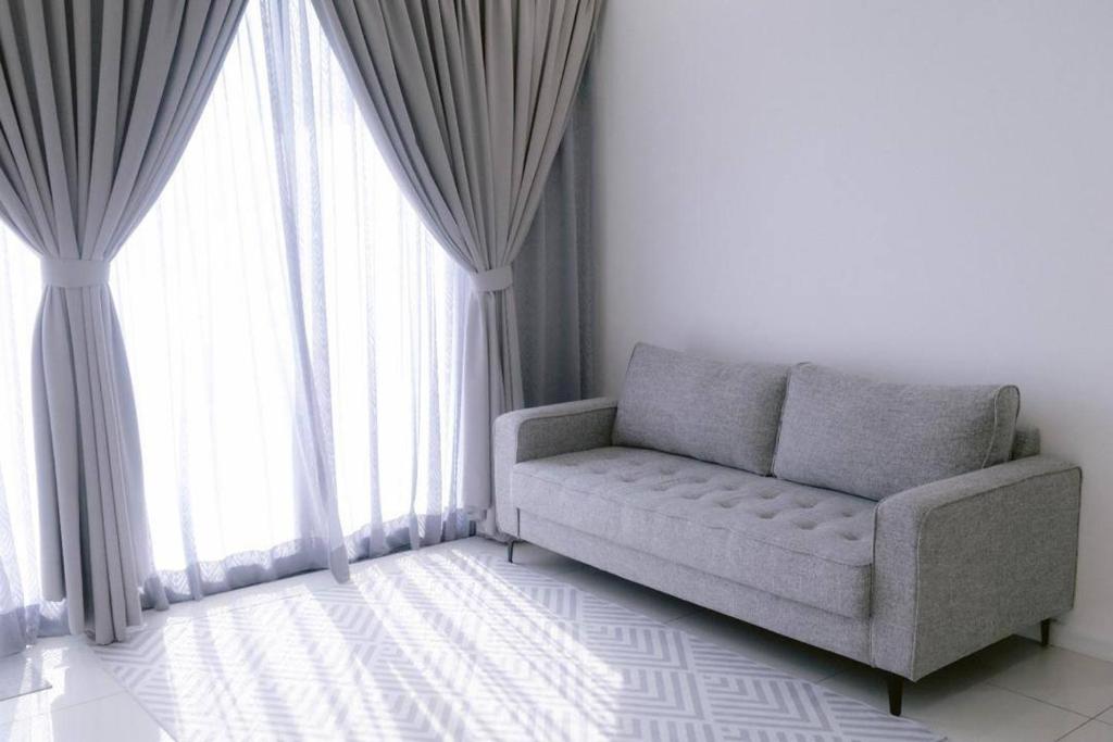 LA CASABAYU HOMESTAY - Tap to explore photos