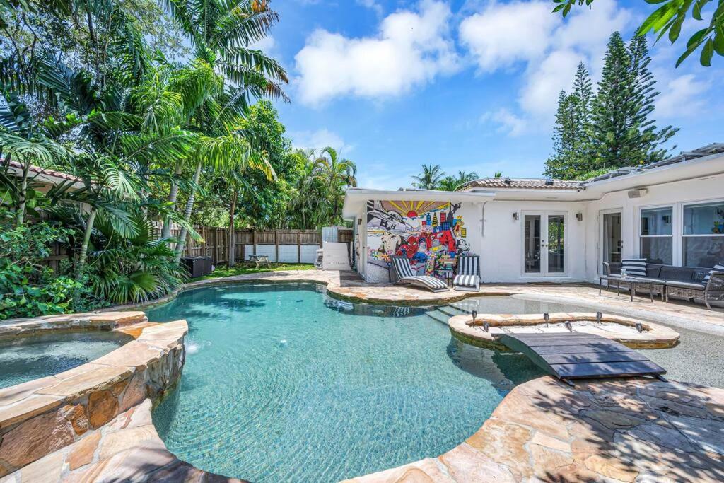 Modern Tropical Pool House North Miami Hot Tub