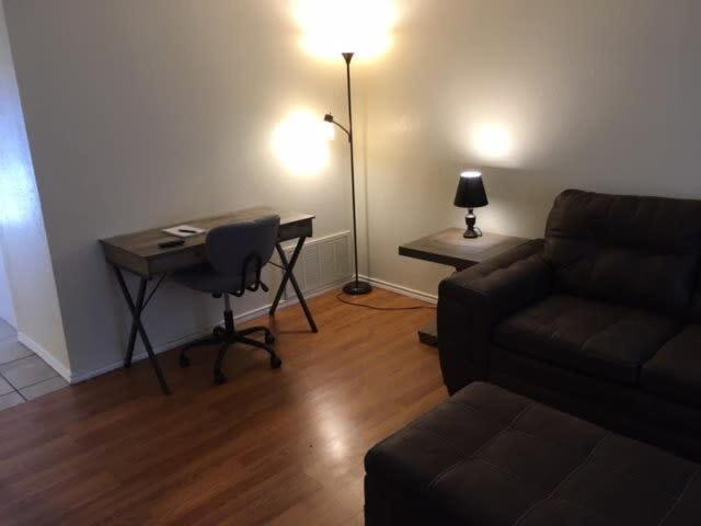 Quiet townhouse close to Fort Sill! image