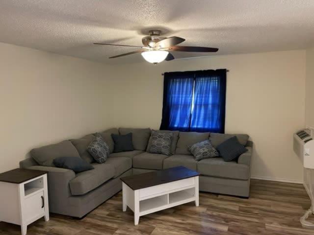 Comfortable downstairs 2 bed next to Fort Sill image