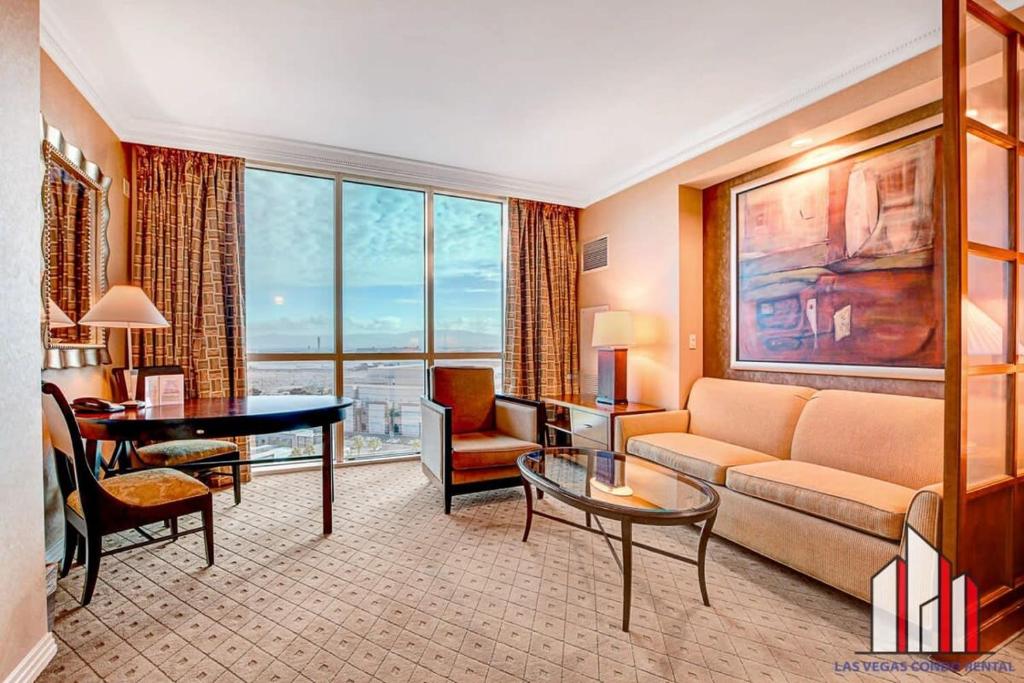 MGM Signature-12-718 Accessible Studio - Tap to explore photos