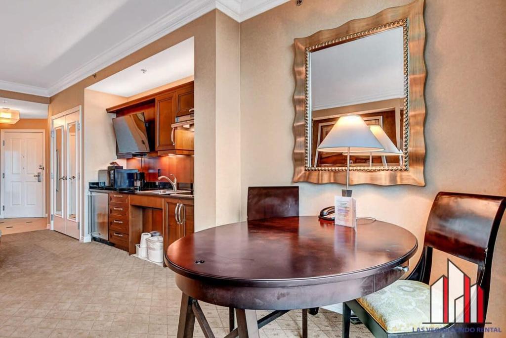 MGM Signature-12-718 Accessible Studio - Tap to explore photos