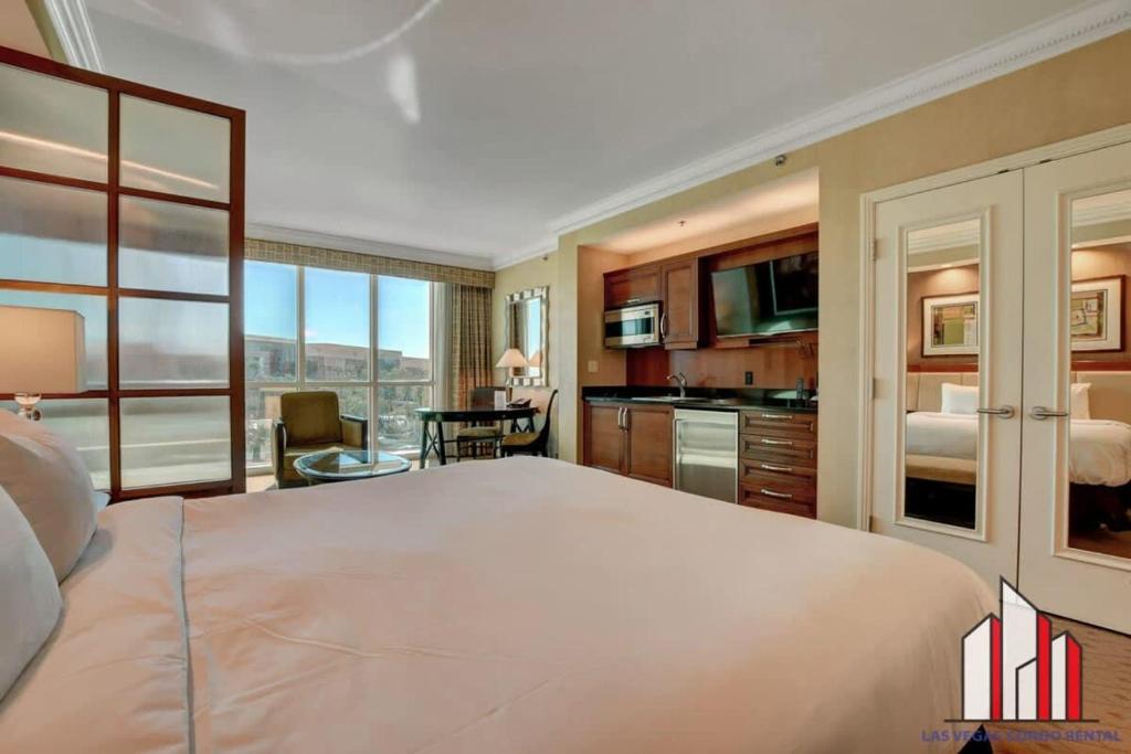 The Signature Jacuzzi Studio w Full Bath & Jacuzzi - Tap to explore photos