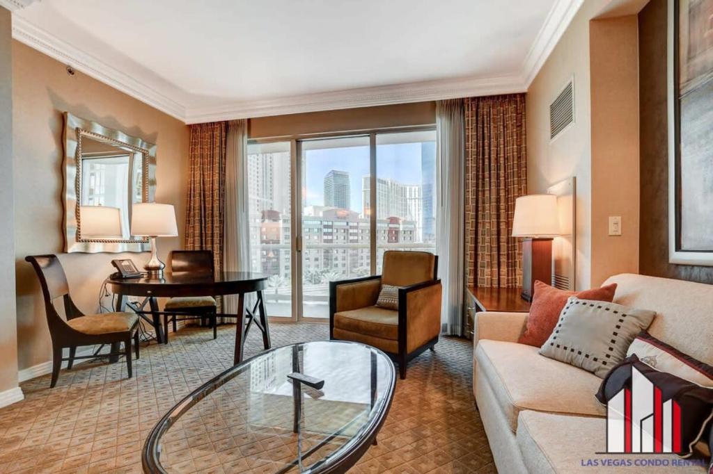 Luxury Studio - Jacuzzi, Balcony & Full Bath - Tap to explore photos