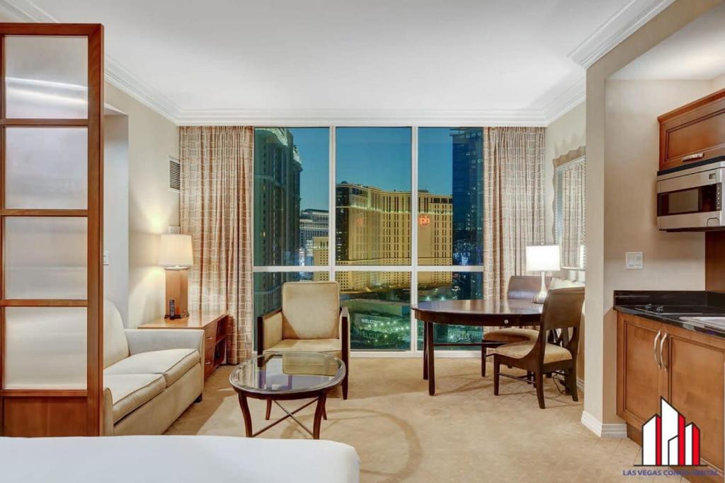 MGM Signature-Strip View Lazy River Jacuzzi Studio - Tap to explore photos