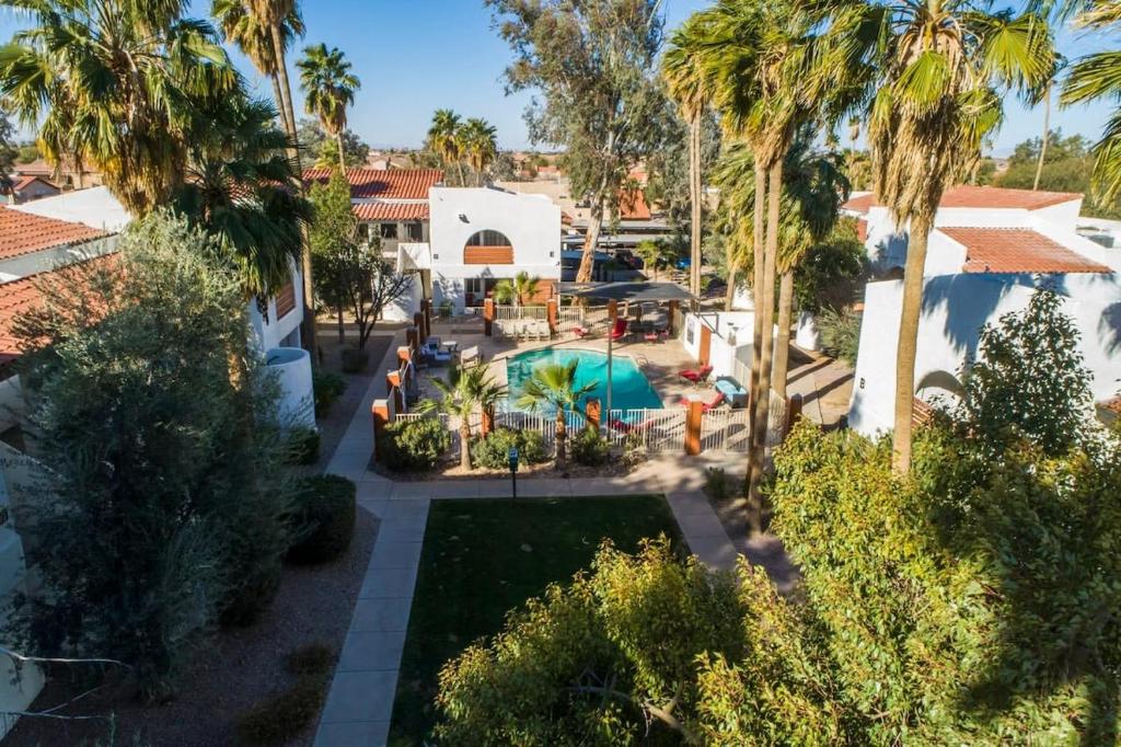 32- Modern Casa Grande Paradise heated pool condo image