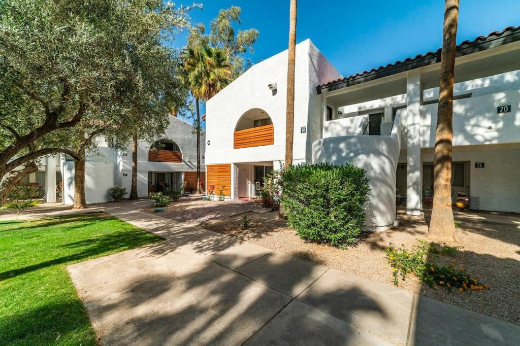 37A- Casa Grande Modern Condo 1bd w Heated Pool image