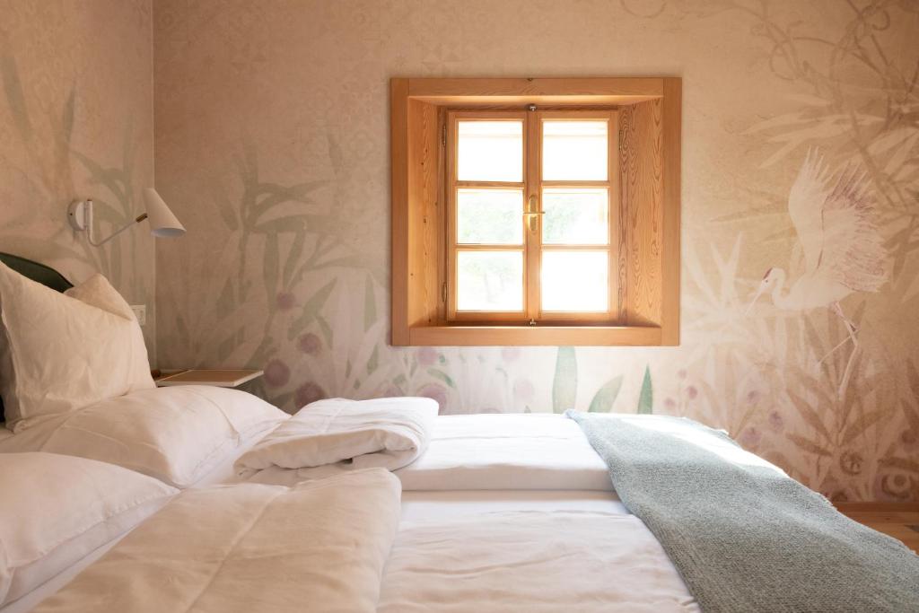 Premium Eco Chalet 1888 - Tap to explore photos
