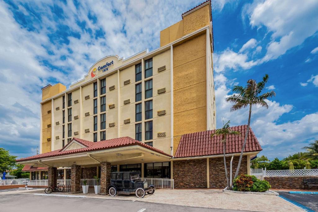 Comfort Inn Oceanside Deerfield Beach image