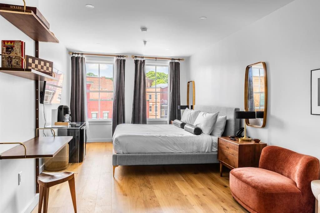 Market Square View, Heart of DTWN, Historic Hotel, King Bed, Room # 402 image
