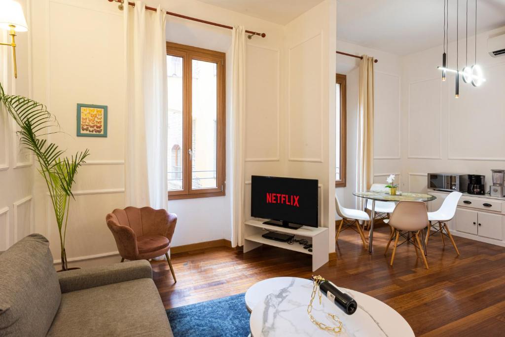 Luxury Art Apartment Piazza Signoria - Tap to explore photos