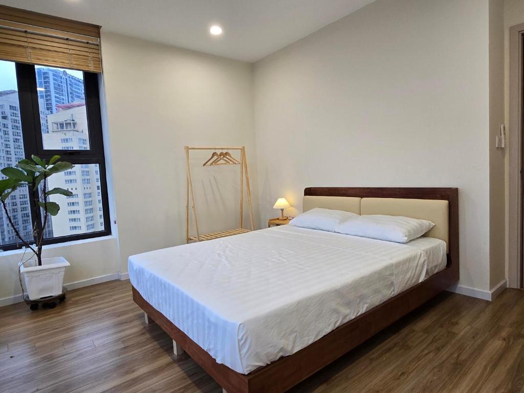 Trinity - 3BR apartment with lakeview