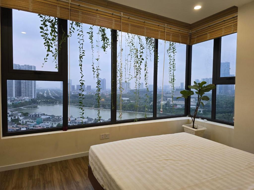 Trinity - 3BR apartment with lakeview