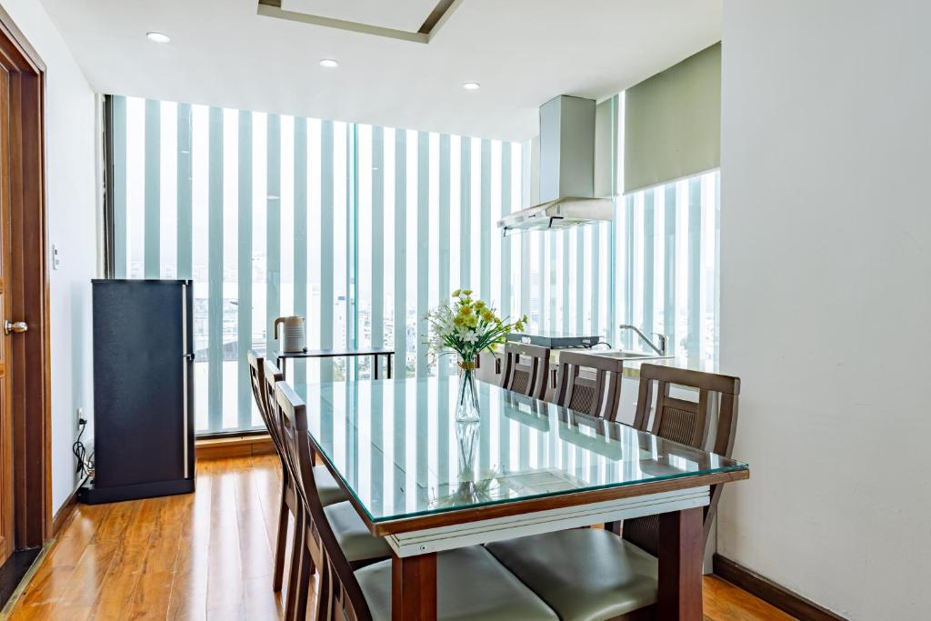 Golden Sun Apartment by New Sky Travel