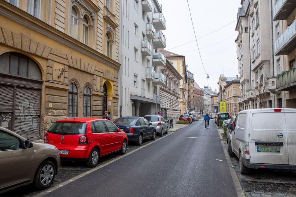 Maximilian Home Budapest - Tap to explore photos