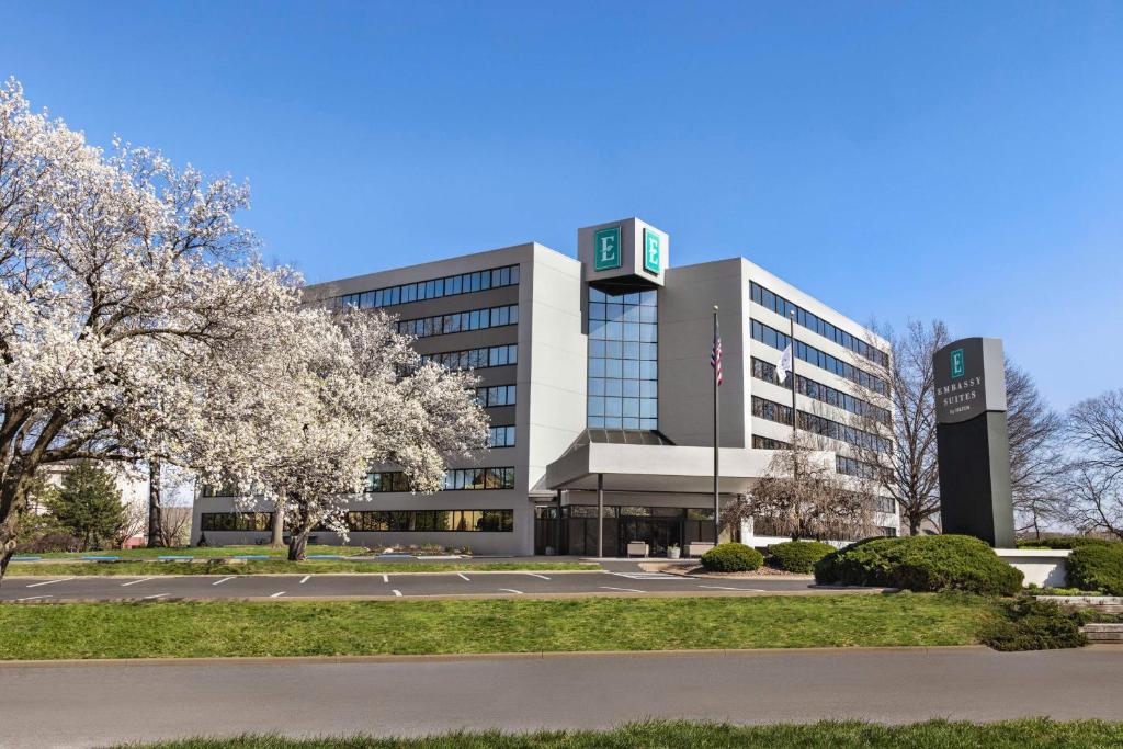 Embassy Suites by Hilton Kansas City Overland Park image