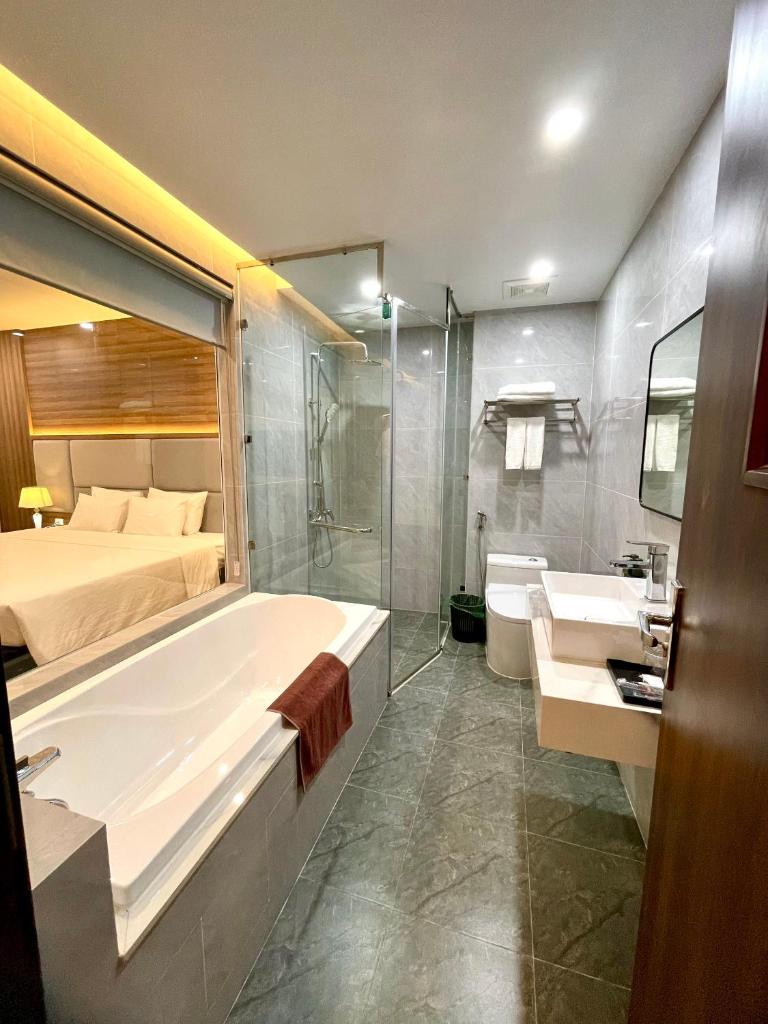 Central Halong Hotel - Tap to explore photos