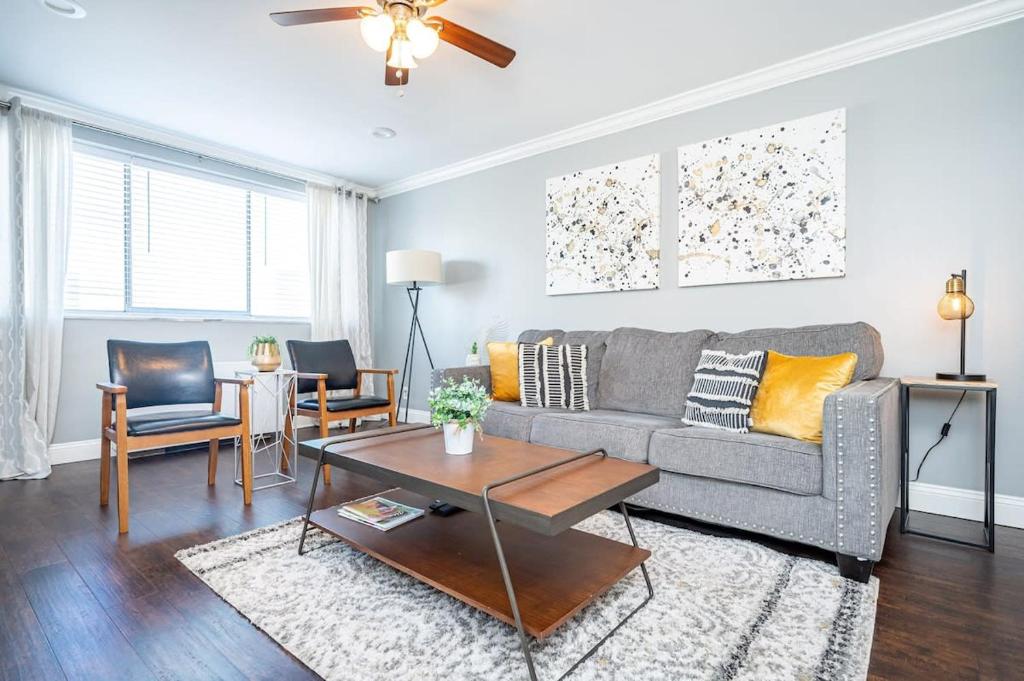 Atlanta Downtown! King Bed! Paid Onsite Parking! LM2102 image