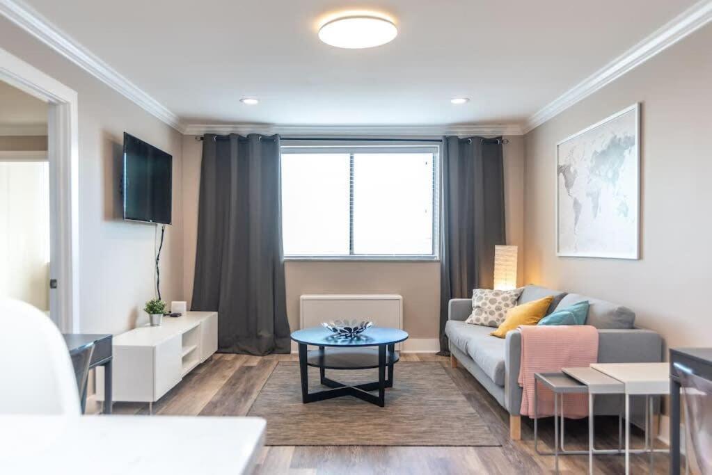 Downtown 18th FL! City View& Onsite Parking LM1807 image