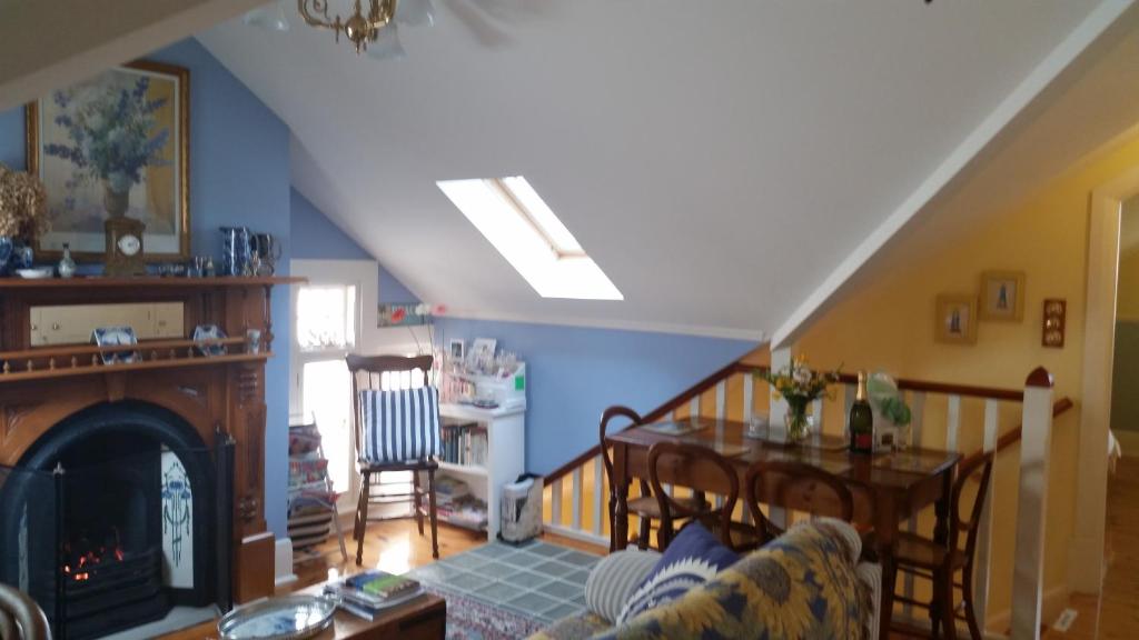 Water Bay Villa Bed & Breakfast photo 4