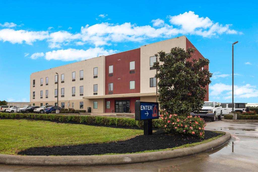 Motel 6 Texas City, TX - I-45 South image