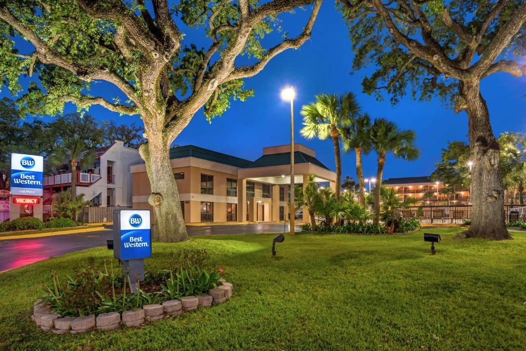 Best Western Oak Manor image
