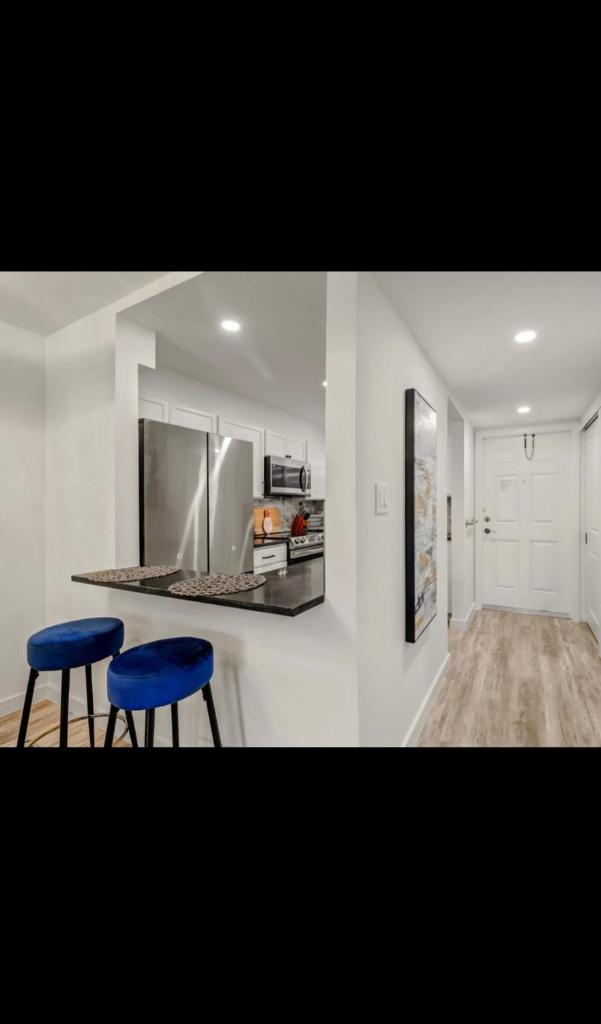 Cozy condo, centrally located in Naples. image