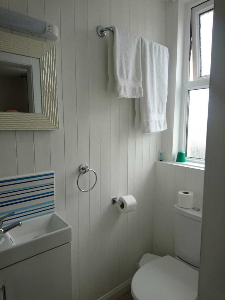 Fairways Guest House - Tap to explore photos
