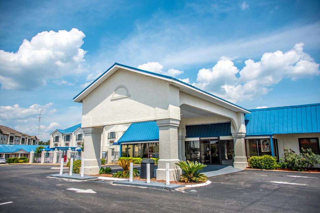 Days Inn by Wyndham Troy image