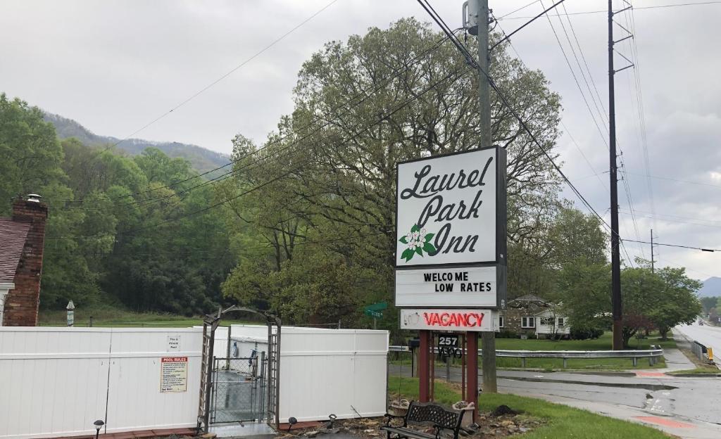 Laurel Park Inn image